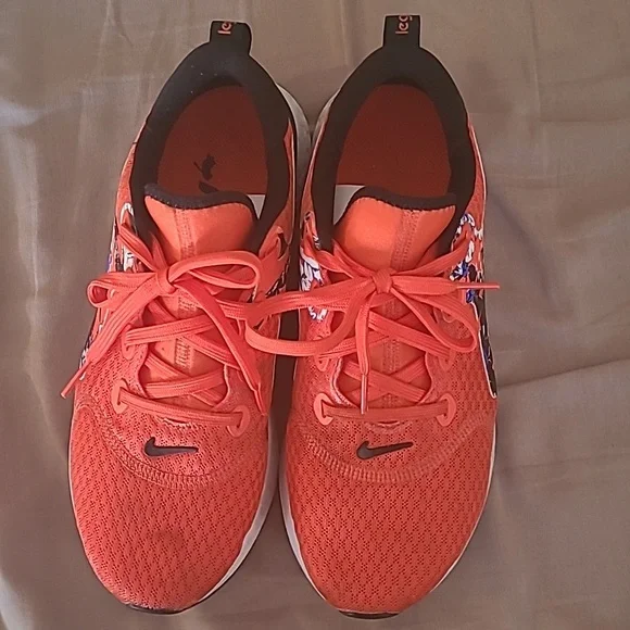 Running shoes - Picture 2 of 8